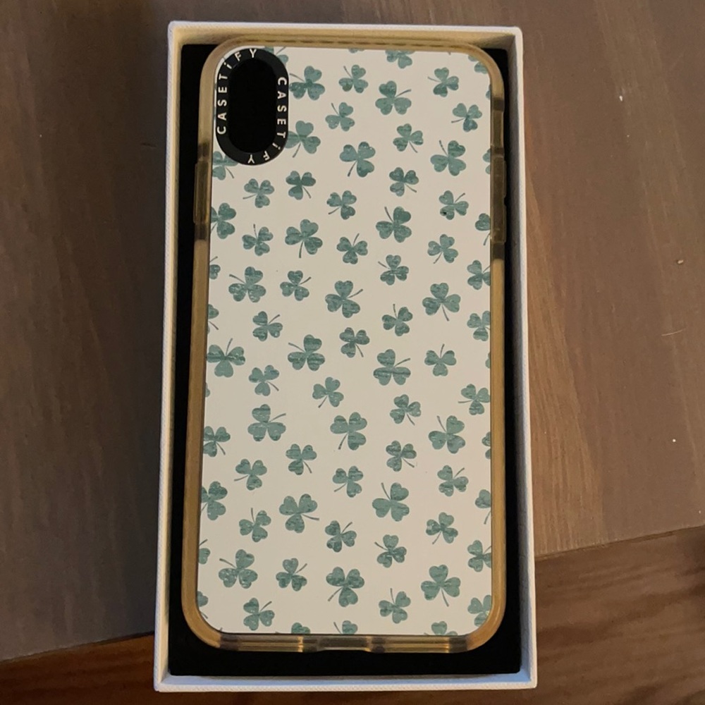 XS Max Shamrock Case from Castify